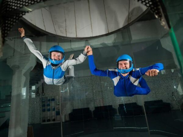 Chute libre simulée : À mi-chemin entre sport extrême et simple loisir ?