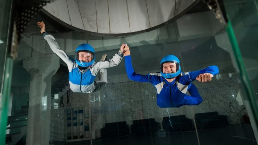 Chute libre simulée : À mi-chemin entre sport extrême et simple loisir ?