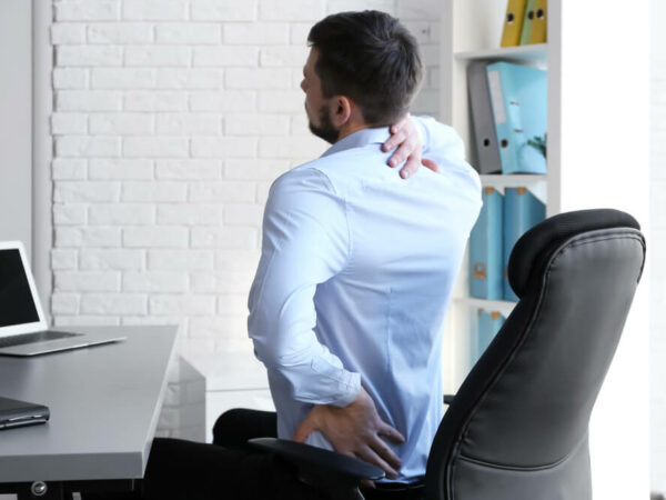 Dites adieu au mal de dos au bureau : Exercices efficaces pour un confort quotidien !